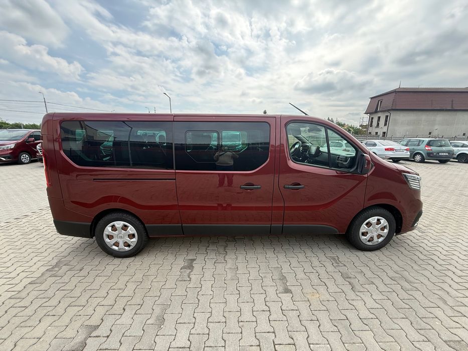De Vanzare Renault Trafic 8+1 2023