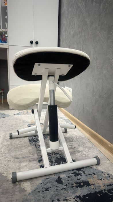 коленный стул кресло