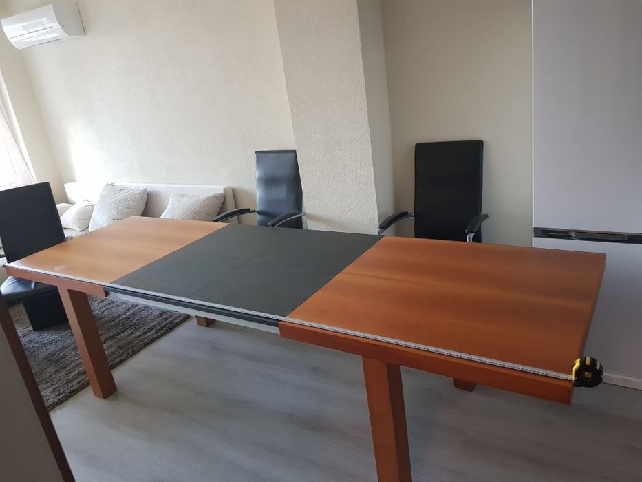 Масивна кухненска маса