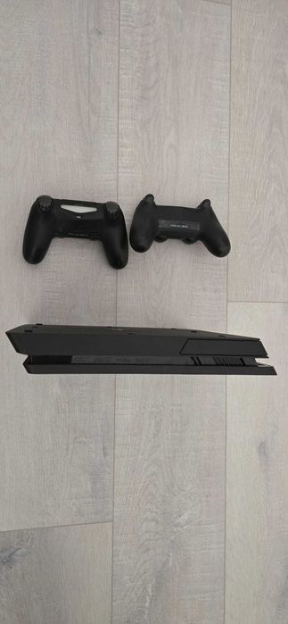 Consola Playstation 4 Slim 2 Controllere