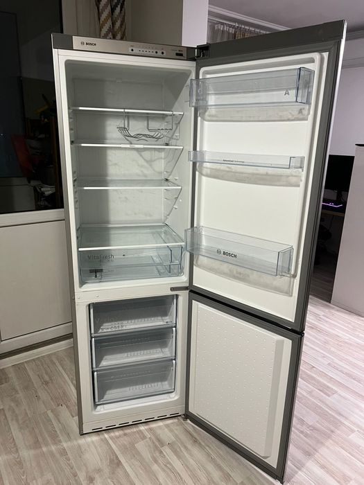 Холодильник  BOSCH  в хорошем рабочем состояние
