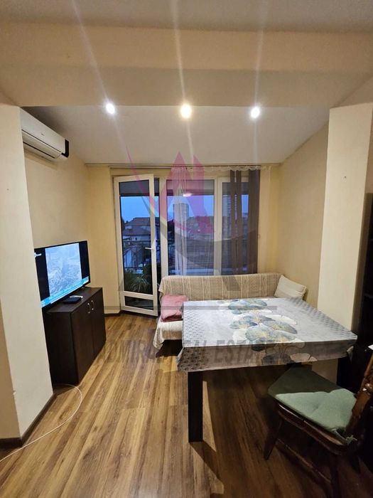 Дава се под наем Двустаен апартамент в Варна, Цветен квартал - 40 кв.м за 250 € - Снимка #1