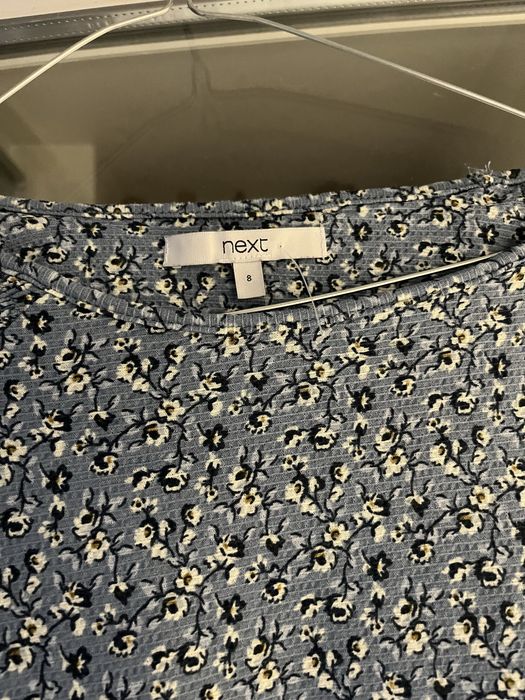 Bluză model floral uk8, material elastic merge și pentru M