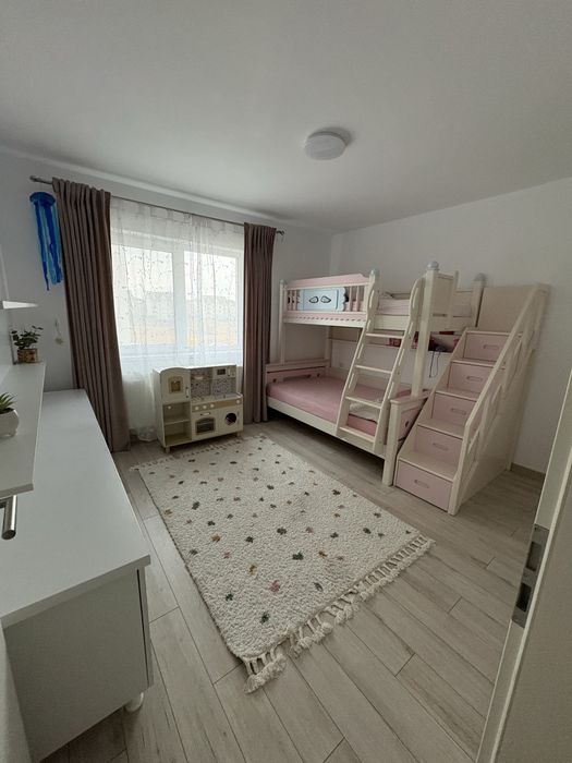 Apartament 3 camere de vanzare
