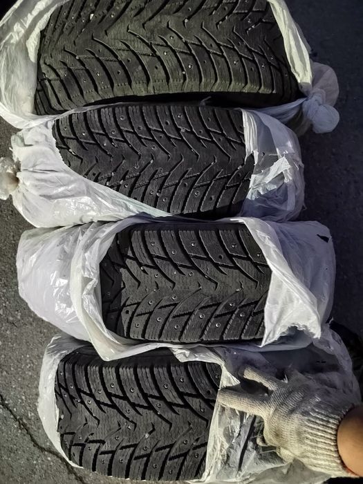 Продам комплект зимних шин