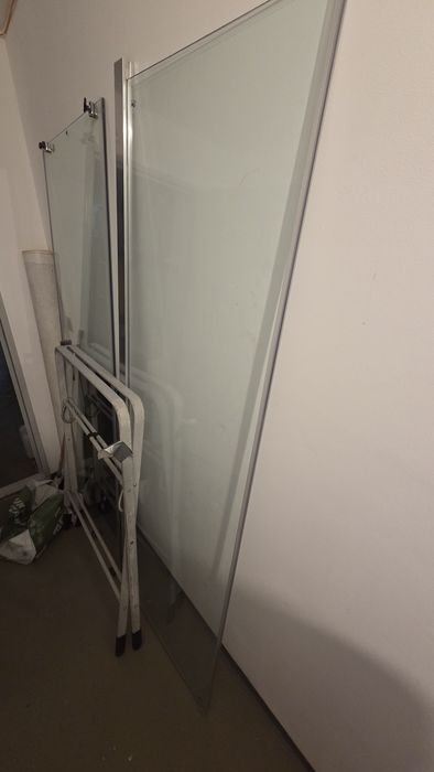 Perete si usa de sticla baie