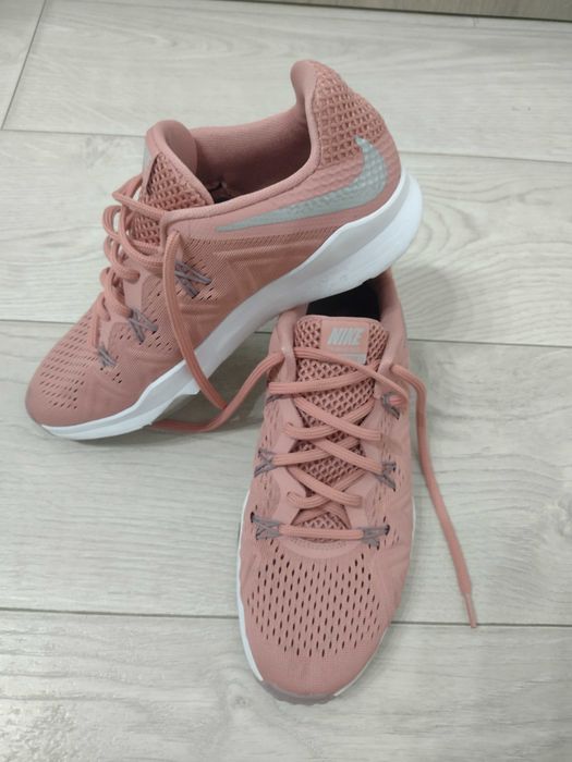 Дамски маратонки Nike