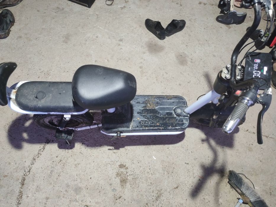 Vând scuter electric