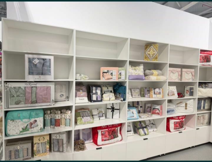 Продаётся 9 шкафов и стол