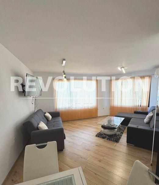 Тристаен апартамент в района на Център!