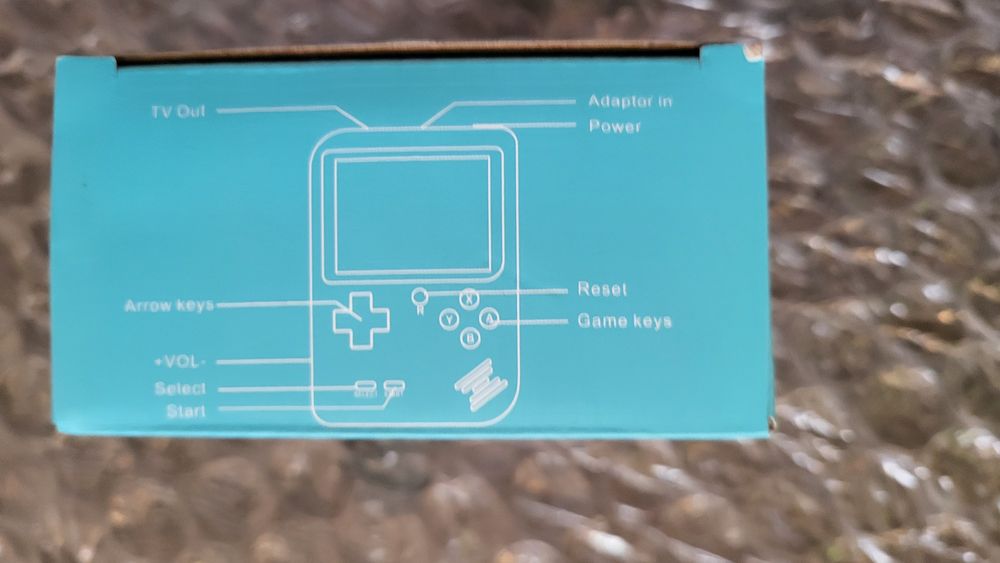 Ретро преносима конзола с 400+ игри в нея game box