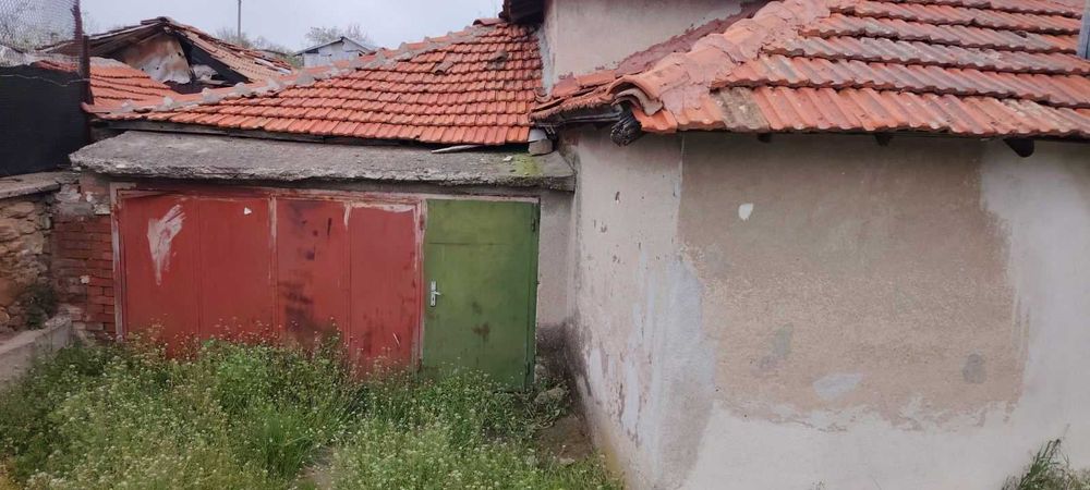 Едноетажна къща с парцел в село Динево, обл.Хасково