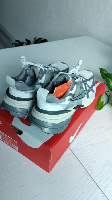 Оригинальные кроссовки Nike V2K Run Pure Platinum