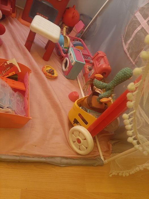 Домик с игрушками