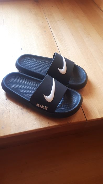 Продам резиновые тапочки (сланцы) 2000тг