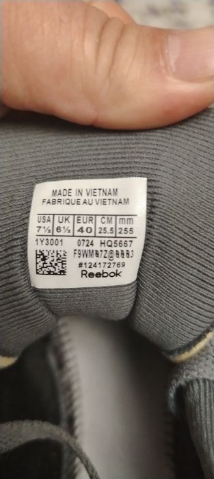 Продам новые кроссовки