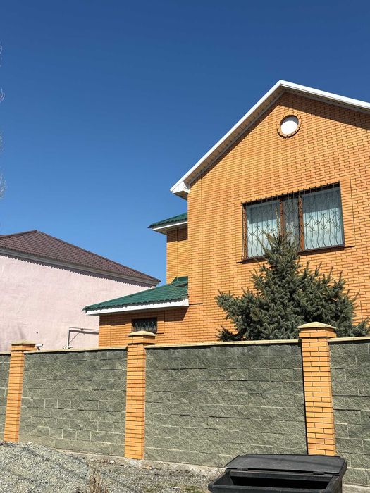 Продается коттедж на 12мкр по горячей цене