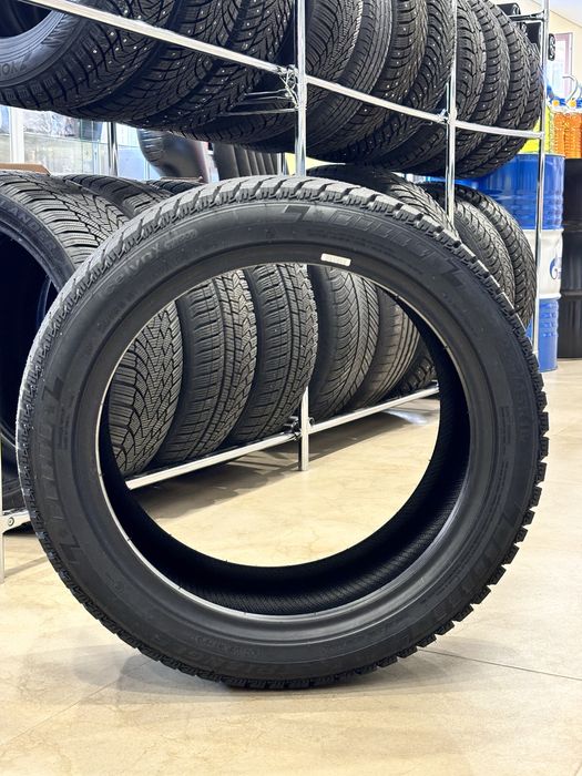 Зимние шины Triangle +подарки 235/45 R18 98T