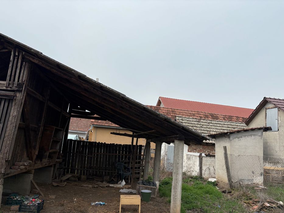 Vând casă sau schimb cu un apartament plus diferență