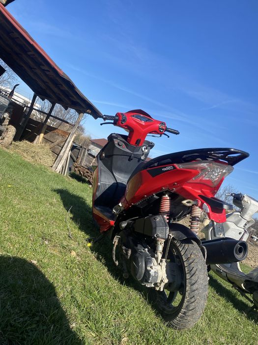 Vând 2 scutere sau schimb