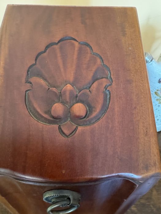 Стара  изискана кутия за пури от орехово  дърво