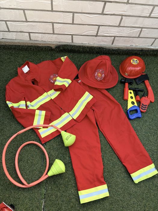 Карнавални Хелоуин костюми 2-5 години ( полицай,лекар, пират, хълк)