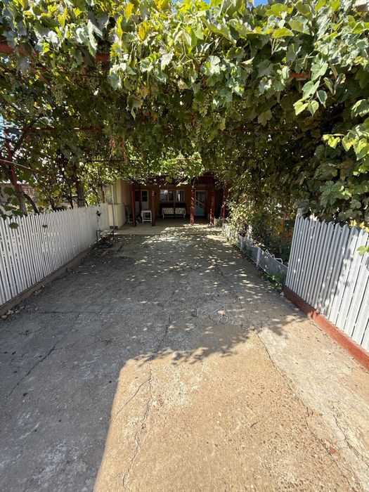 Casă de vânzare cu teren 922 mp – Tecuci, cartier Bălcescu