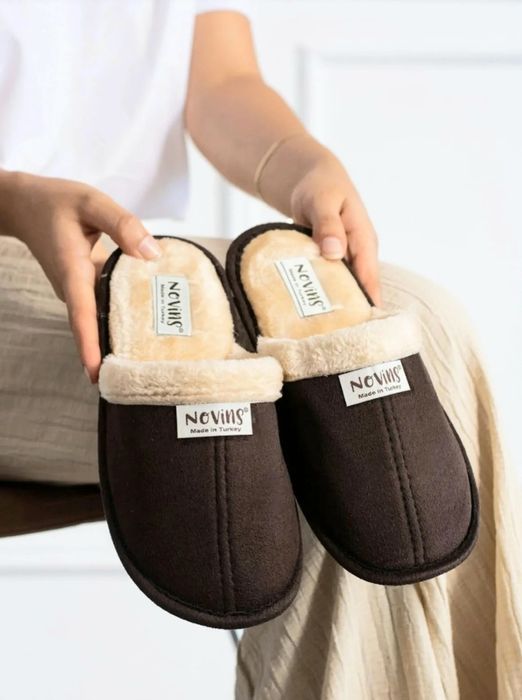 Set 3 articole ideale CADOU Papuci,ciorapi,căciula NOI cu eticheta