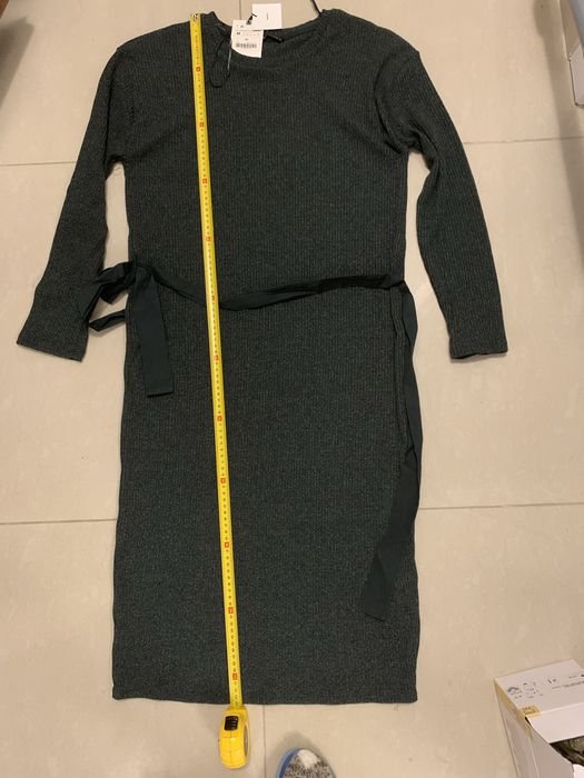 Vand rochie ZARA, noua, verde inchis, marime M, lungime medie