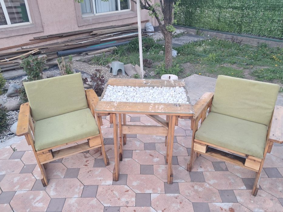 Столы стулья мебель