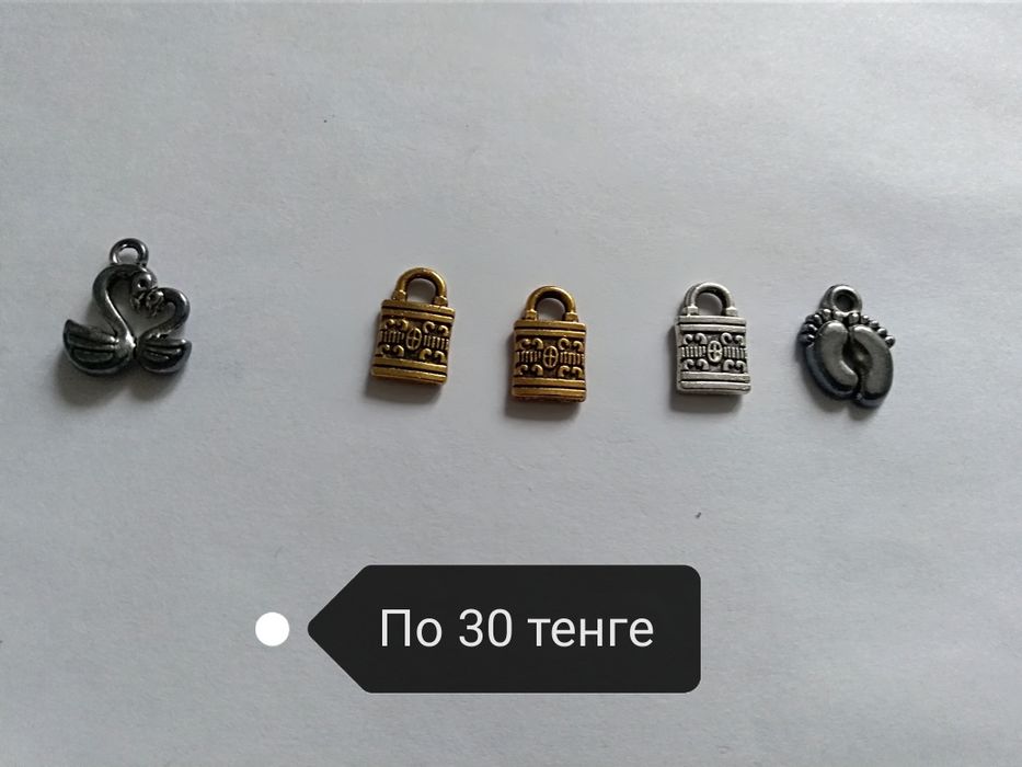 Продам бусины буквы. Коннекторы