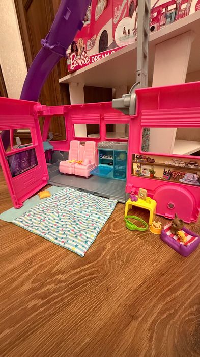 Игровой набор Barbie кемпер мечты с водной горкой