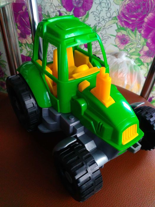 Трактор с телешкой 3200