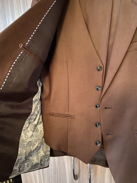 Костюм тройка