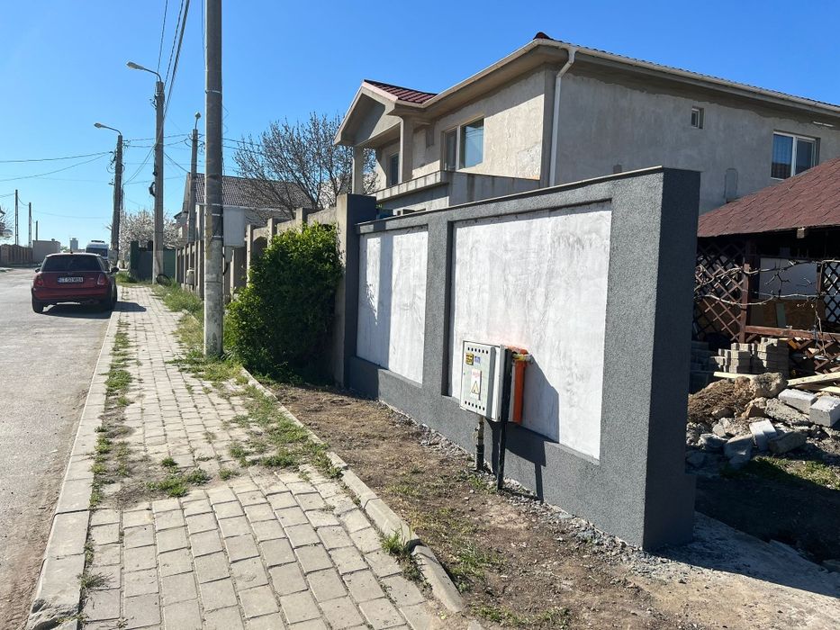Execut lucrari de construcții!