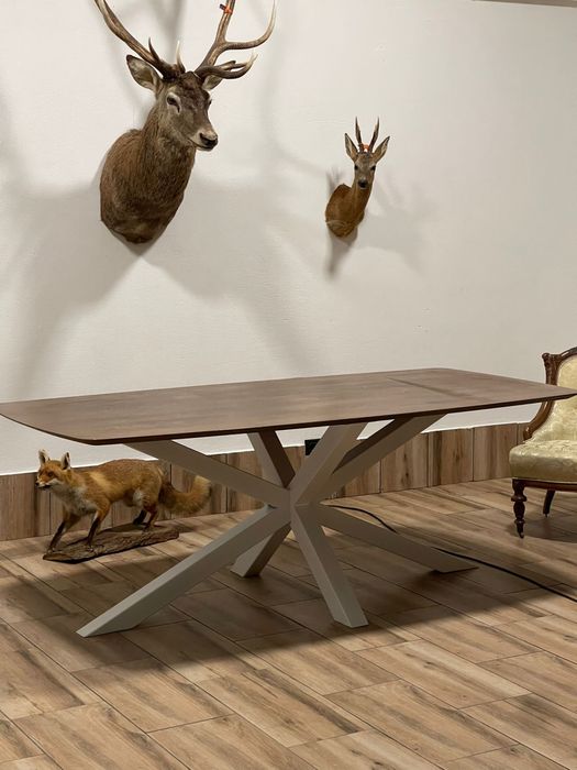 Picioare de masă și scaune vopsite electrostatic