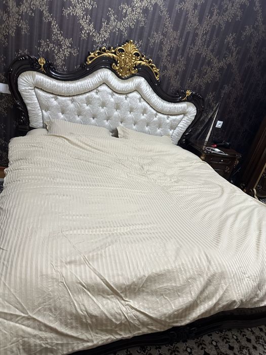 Мебел коричневый из Беллоруссия.