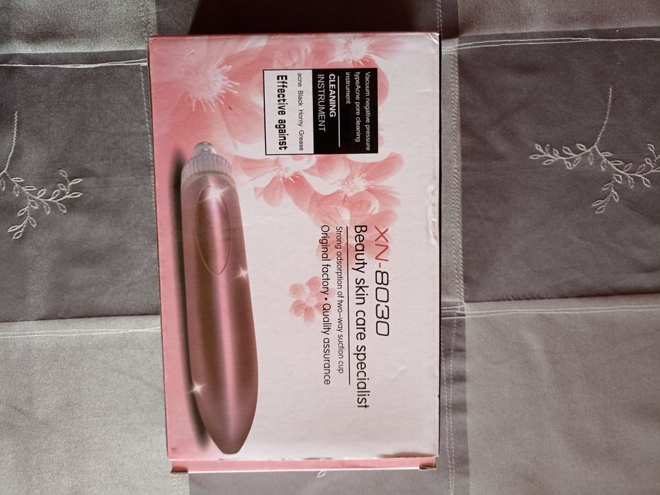 Уред за почистване на лице с вакуум