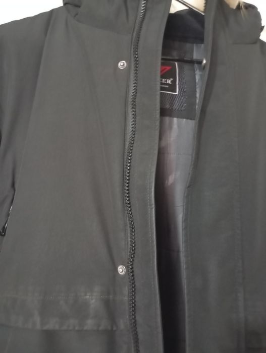 Продаётся Теплая и удобная куртка пуховик