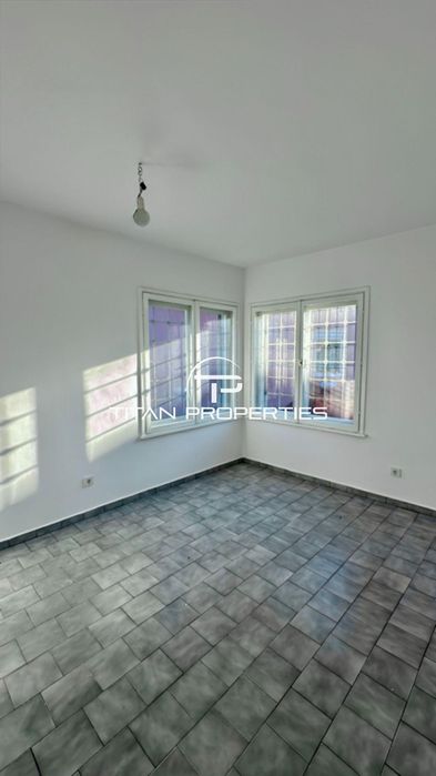 Дава се под наем Етаж от къща в Пловдив, Център - 100 кв.м за 448.8 € - Снимка #3