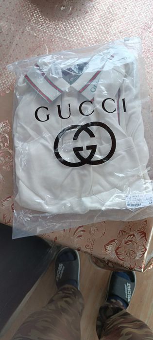 Vând 2 tricouri Gucci originale