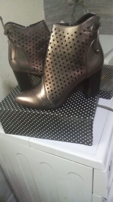 Продам осенние ботинки 39 размер