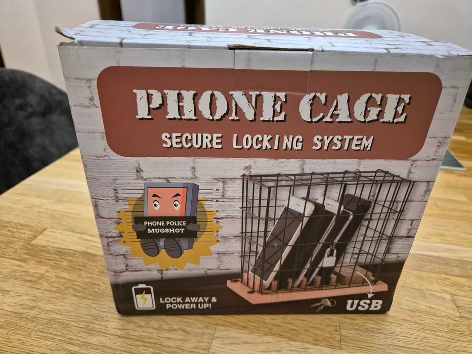забавен подарък - клетка за мобилни телефони със зарядно