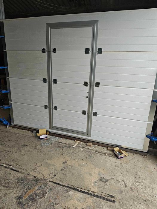 usi de garaj la comanda