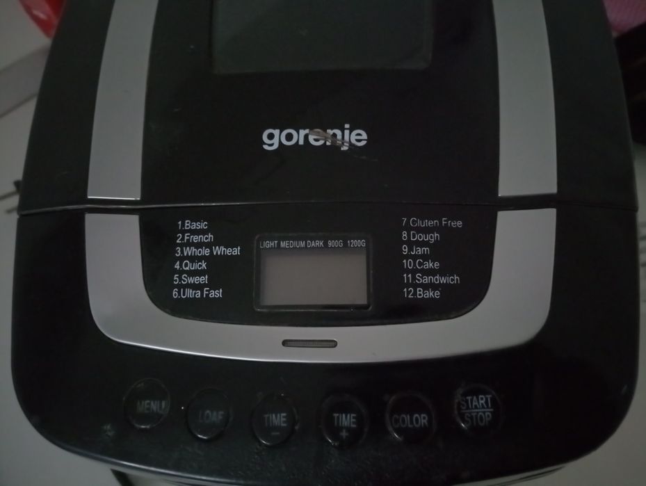 Mașină de făcut pâine , dulciuri.