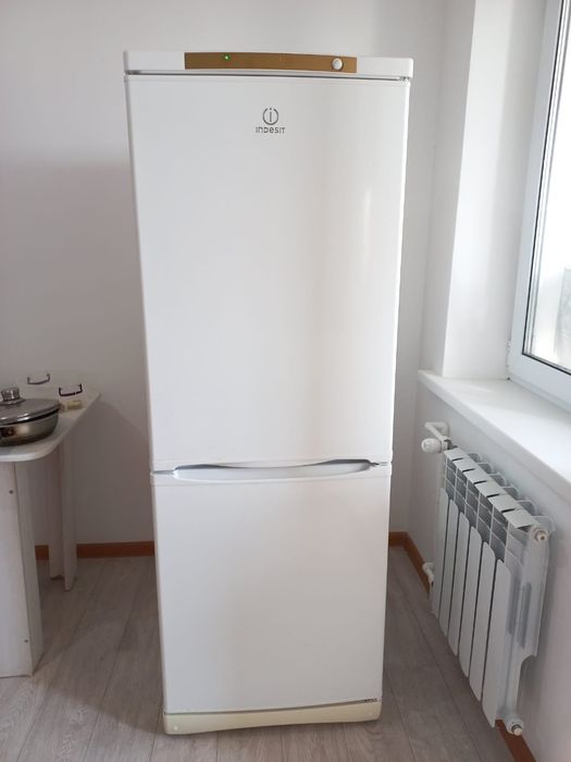 Продам холодильник Indesit