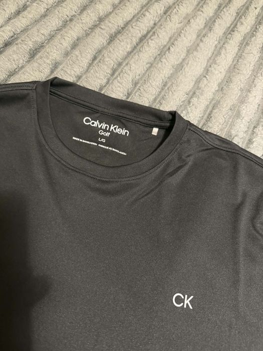 Тениски на Calvin Klein