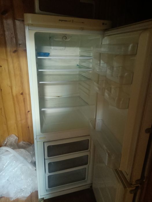 Продам холодильник на запчасти