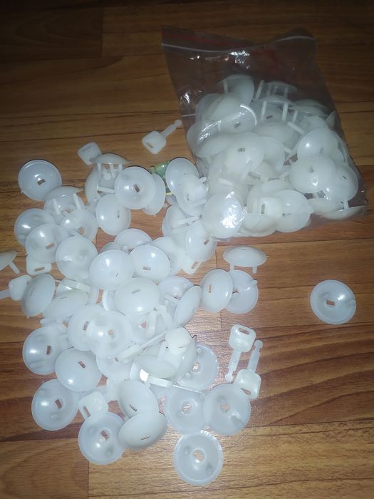 Заглушки для розеток пластиковые. Новые