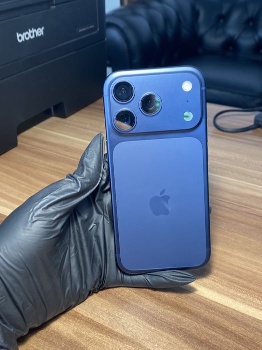 iPhone 17 Pro• 256 GB • Deep Blue